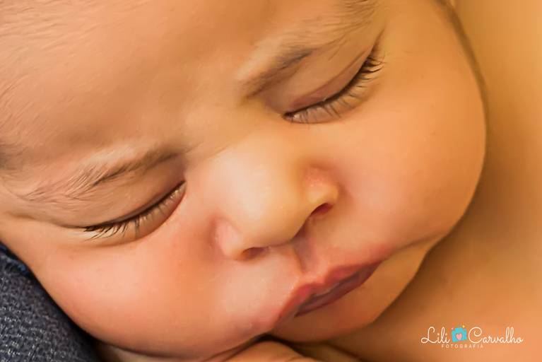 detalhes do rosto de um bebê recemnascido 