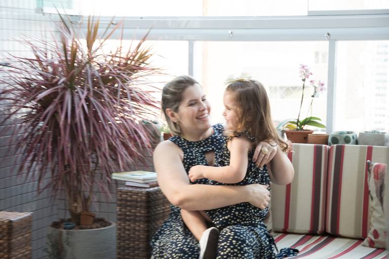 foto na casa da cliente, Maringa, abraço 