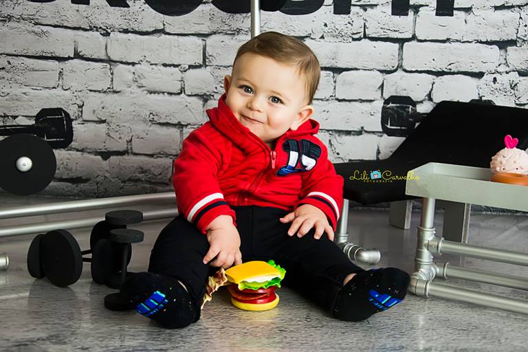 fotografia de bebê menino em Maringá, lilicarvalho, lugar externo , cross fit no estudio