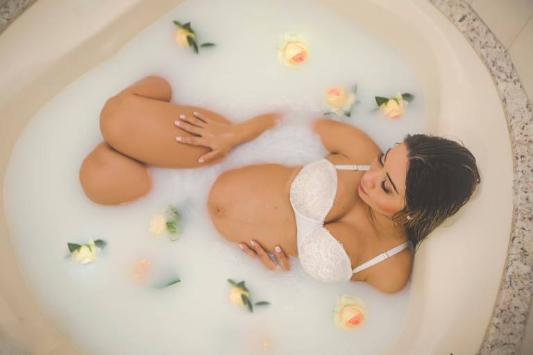 Ana Mokarzel Fotografia - ensaio grávida - gestante - Belém - Pará - fotógrafa de família - fotógrafa -  newborn - fotógrafa infantil - ensaio de família - família - fotógrafos de Belém - Ana Mokarzel - ensaio gestante - book de grávida - banheira