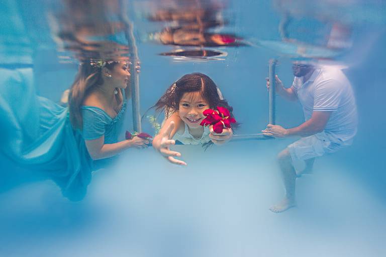 Ana Mokarzel Fotografia - ensaio subaquático - ensaio piscina - Belém - Pará - fotógrafa de família - fotógrafa -  newborn - fotógrafa infantil - ensaio de família - família - fotógrafos de Belém - Ana Mokarzel retrato molhado - retrato submerso