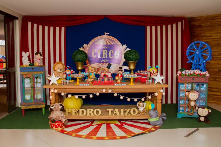 Foto aberta da decoração de circo da festinha do Pedro Taizo 