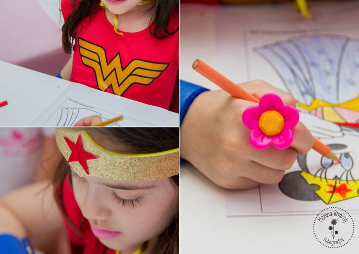 Montagem de três fotos da Yasmin pintando na sua festinha 