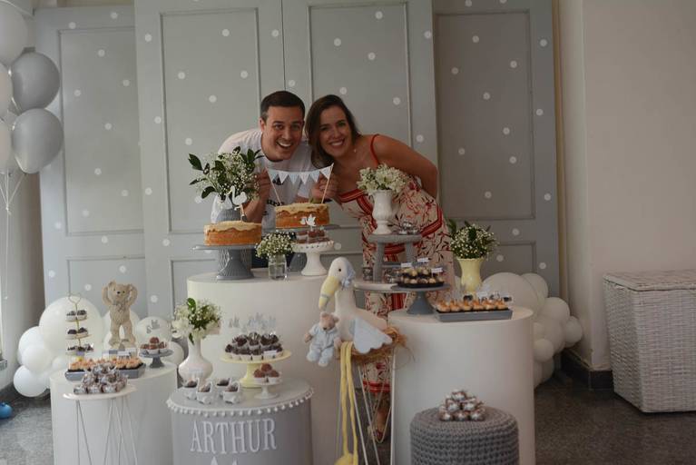 Gestante e o Marido durante o seu Chá de Bebê 