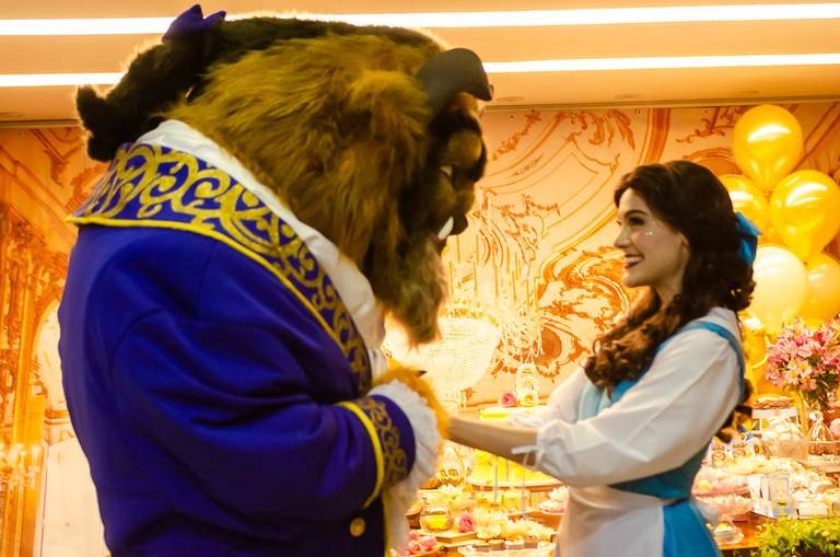 A Bela e a Fera na Quintal Aventura em uma festa de aniversário infantil no Rio de Janeiro