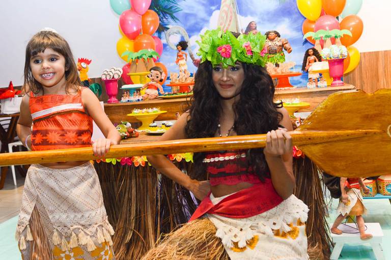 Menina e Moana em Festa Infantil de Aniversário em Copacabana no Rio de Janeiro