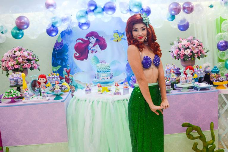 A Pequena Sereia Ariel Posando para foto em festa infantil de aniversário de 1 ano no Rio de Janeiro