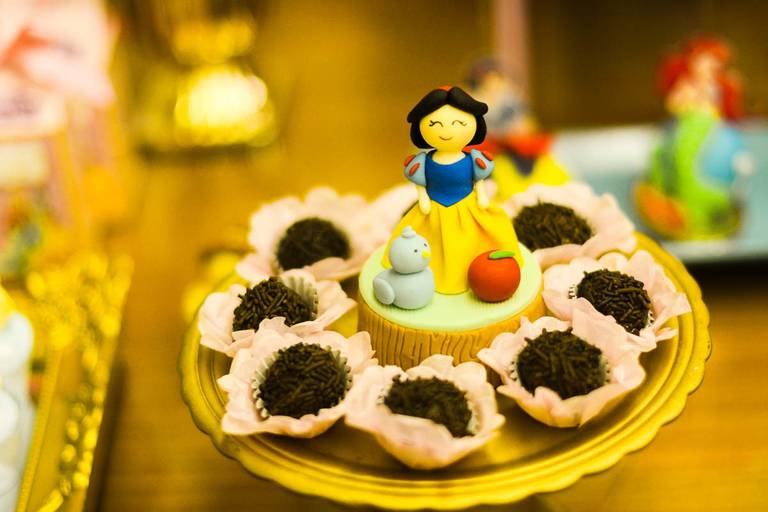 Decoração das Princesas da Disney em festa infantil de aniversário na Barra da Tijuca no Rio de Janeiro