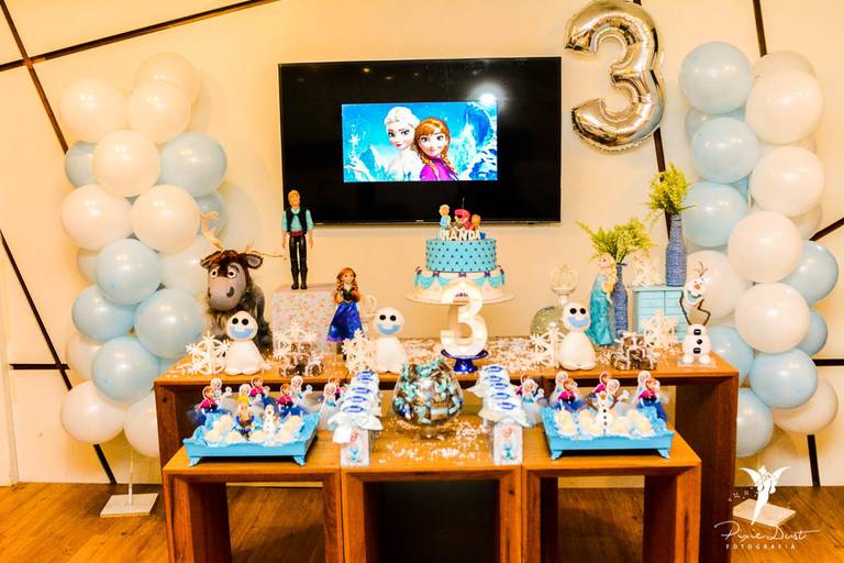 Decoraçao de Frozen em festa infantil de aniversário no Espoleta Casa de Festas em Laranjeiras no Rio de Janeiro