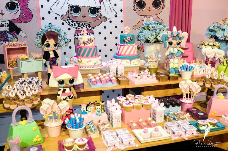 Decoração da LOL Surprise em festa infantil de aniversário na UniDuniTê na Barra da Tijuca no Rio de Janeiro