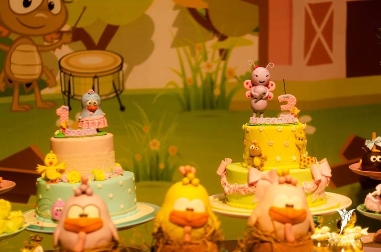 Decoração da Galinha Pintadinha em festa infantil de aniversário na Casa X  no Recreio no Rio de Janeiro