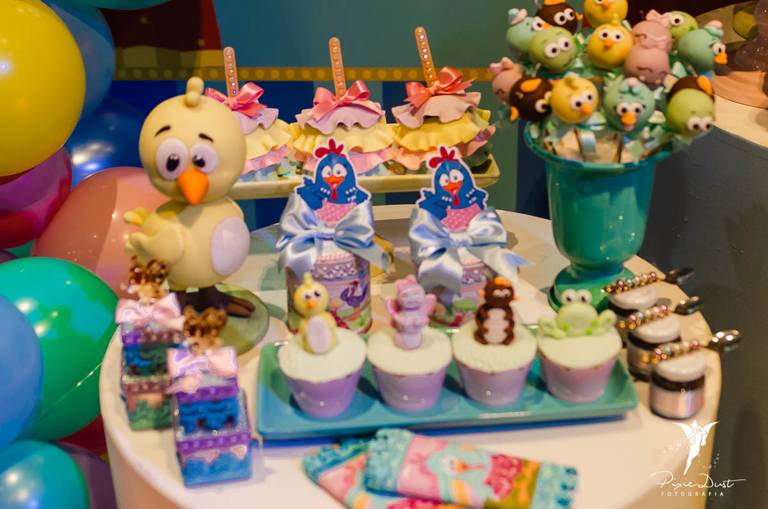 Decoração da Galinha Pintadinha em festa infantil de aniversário na Casa X  no Recreio no Rio de Janeiro