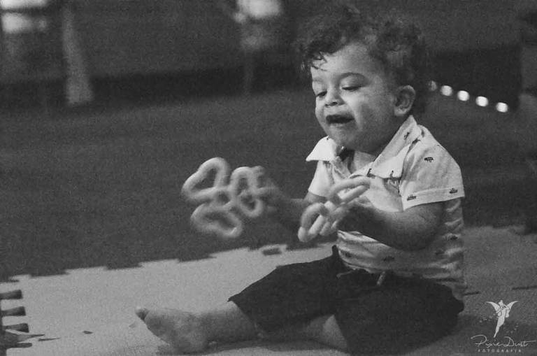 Bebê brincando no Cine Materna