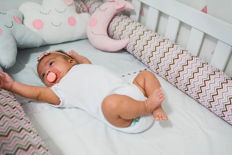 Ensaio Newborn Lifestyle no Quartinho do Bebê dentro de Casa no Rio de Janeiro
