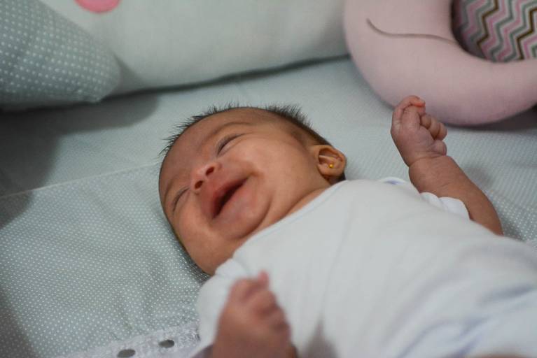 Ensaio Newborn Lifestyle no Quartinho do Bebê dentro de Casa no Rio de Janeiro