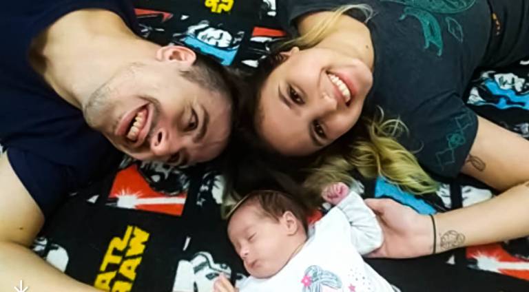 Papai, Mamãe e Bebê na Cama 