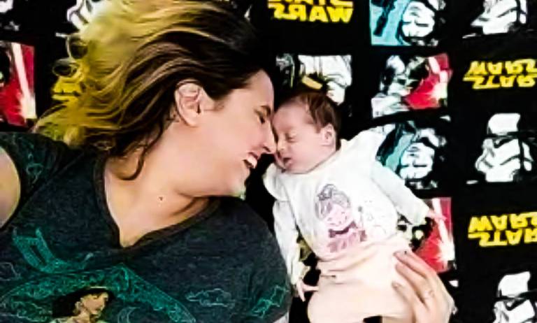 Mamãe e Bebê na Cama