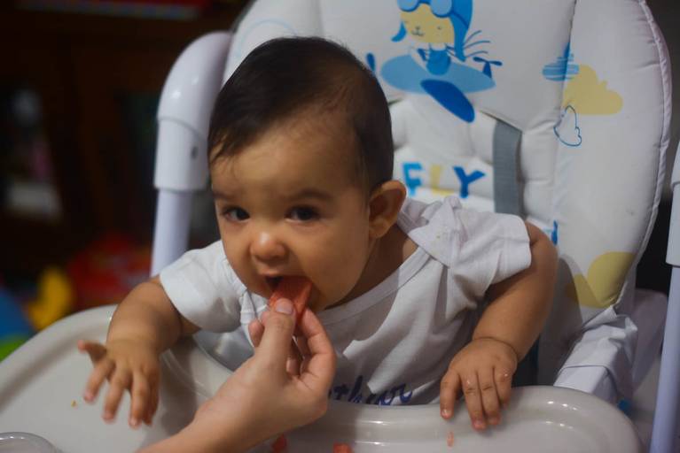 Ensaio Dentro de Casa com Bebe 8 meses durante a Introdução Alimentar no Recreio dos Bandeirantes Rio de Janeiro