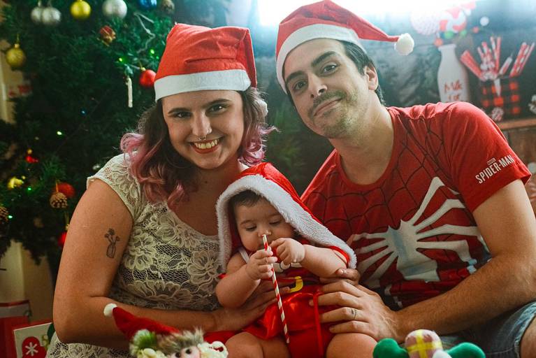Pais com Bebê de 7 meses  em Ensaio de Natal em Estúdio na Barra da Tijuca Rio de Janeiro 