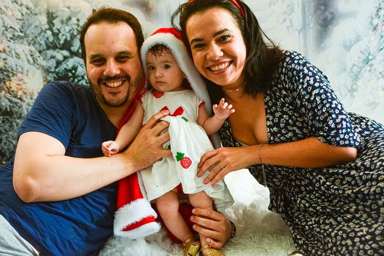 Pais com Bebê de 7 meses  em Ensaio de Natal em Estúdio na Barra da Tijuca Rio de Janeiro 