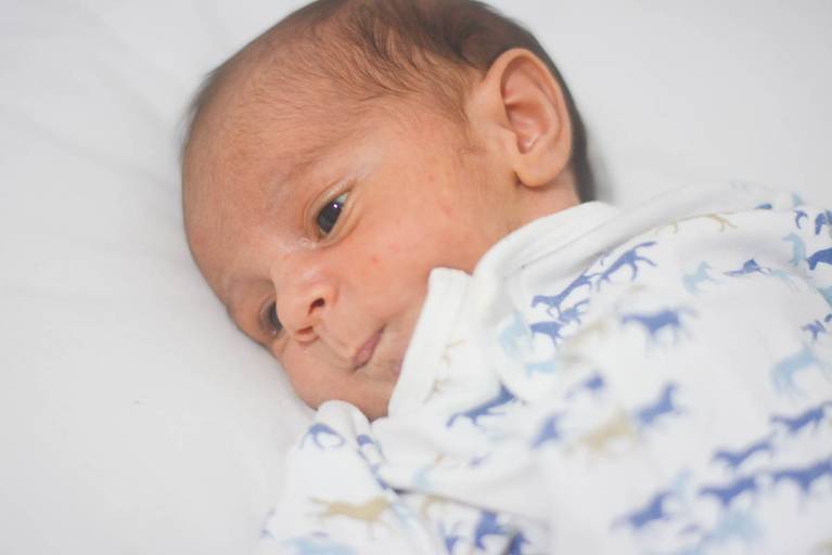 Ensaio Newborn Lifestyle Dentro de Casa em Jacarepagua no Rio de Janeiro 