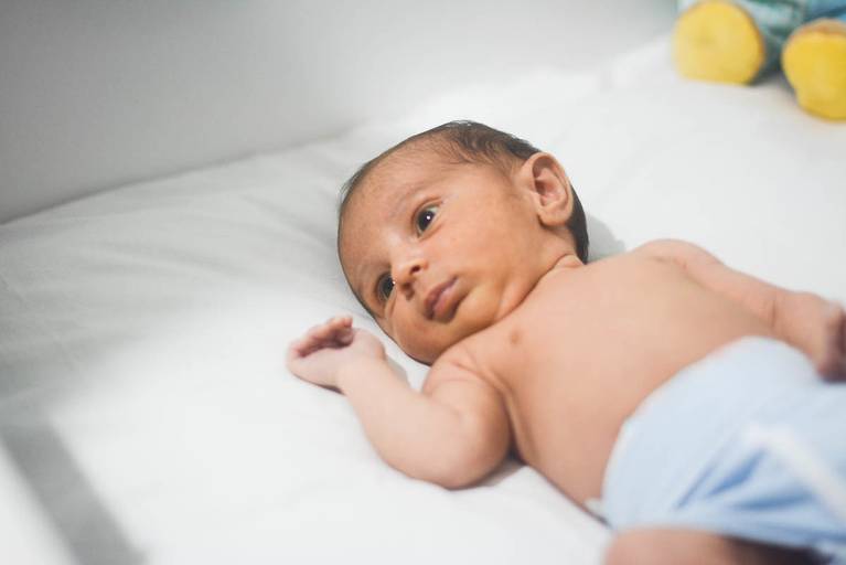Ensaio Newborn Lifestyle Dentro de Casa em Jacarepagua no Rio de Janeiro 