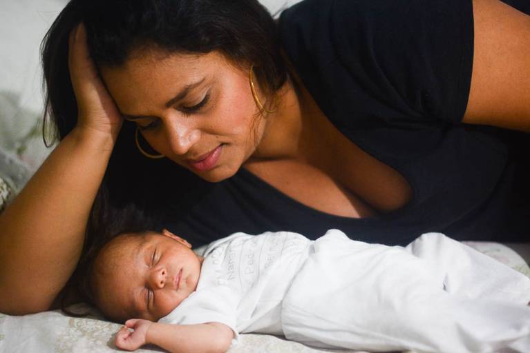 Ensaio Newborn Lifestyle Dentro de Casa em Jacarepagua no Rio de Janeiro 