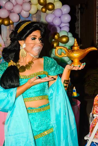 Festa Infantil Personagens Vivos Jasmine Aladdin Princesas da Disney  Val Personagens - Barra da Tijuca no Rio de Janeiro 