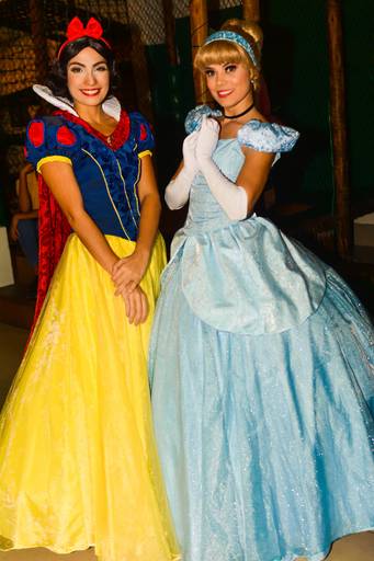 Festa Infantil Personagens Vivos Cinderella e Branca de Neve -  Princesas da Disney  Lacinho Personagens - Quintal Festas em Botafogo no Rio de Janeiro 
