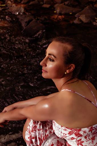 Modelo de costa para a câmera olhando para o lado esquerdo