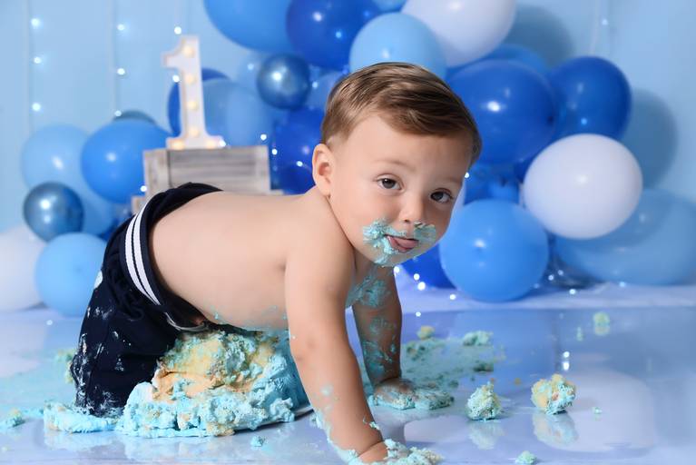 Ensaio smash the cake tatuape, ensaio um ano com bolo, smash the cake tematico, ensaio menino, smash the cake karol endrigue, smash the cake degrade azul, smash the cake menino