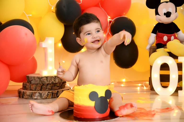 Ensaio smash the cake tatuape, ensaio um ano com bolo, smash the cake tematico, ensaio menino, smash the cake karol endrigue, smash the cake tema mickey menino, smash the cake menino