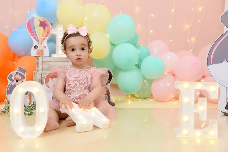 Ensaio smash the cake tatuape, ensaio um ano com bolo, smash the cake tematico, ensaio menina, smash the cake karol endrigue, smash the cake mundo bita menina, smash the cake cores suaves, smash the cake minimalista menina