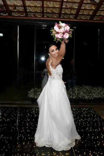 Noiva com buque, noiva jogando buque