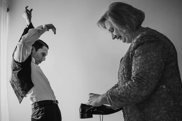 Preparação do noivo com a mãe