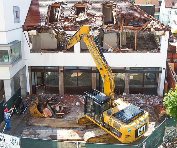 cuidado ao demoli parte de casa urbana de Uberlândia 