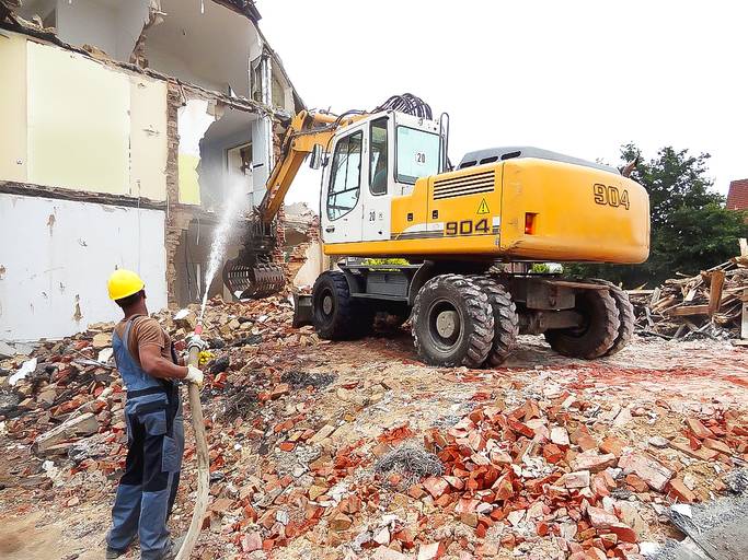molhando para não levantar poeira 