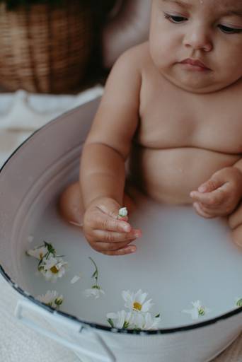 fotografo de bebes em campo grade, smash the cake, boho, smash the cake minimalista, ensaio externo, lago, ensai boho, smash com bolo branco, ensaio familia, ensaio pinterest, bebe camponesa, ensaio com margaridas, bebe com cestinha