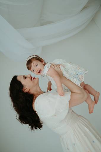 fotografo de bebes em campo grade, smash the cake, boho, smash the cake minimalista, ensaio externo, lago, ensai boho, smash com bolo branco, ensaio familia, ensaio pinterest, bebe camponesa, ensaio com margaridas, bebe com cestinha