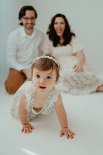 fotografo de bebes em campo grade, smash the cake, boho, smash the cake minimalista, ensaio externo, lago, ensai boho, smash com bolo branco, ensaio familia, ensaio pinterest, bebe camponesa, ensaio com margaridas, bebe com cestinha