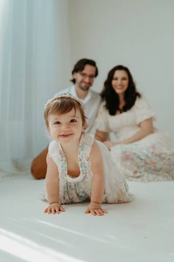 fotografo de bebes em campo grade, smash the cake, boho, smash the cake minimalista, ensaio externo, lago, ensai boho, smash com bolo branco, ensaio familia, ensaio pinterest, bebe camponesa, ensaio com margaridas, bebe com cestinha