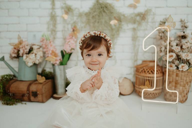 fotografo de bebes em campo grade, smash the cake, boho, smash the cake minimalista, ensaio externo, lago, ensai boho, smash com bolo branco, ensaio familia, ensaio pinterest, bebe camponesa, ensaio com margaridas, bebe com cestinha