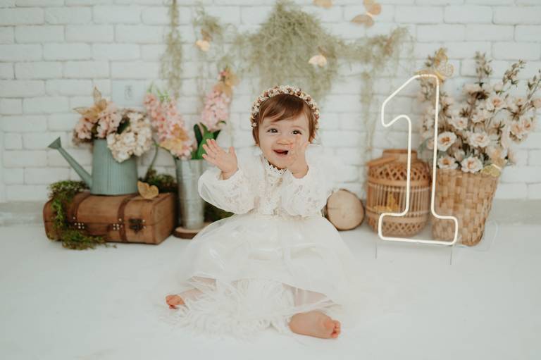 fotografo de bebes em campo grade, smash the cake, boho, smash the cake minimalista, ensaio externo, lago, ensai boho, smash com bolo branco, ensaio familia, ensaio pinterest, bebe camponesa, ensaio com margaridas, bebe com cestinha