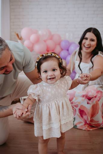 fotografo de bebes em campo grade, smash the cake, boho, smash the cake minimalista, ensaio externo, lago, ensai boho, smash com bolo branco, ensaio familia, ensaio pinterest, bebe camponesa, ensaio com margaridas, bebe com cestinha