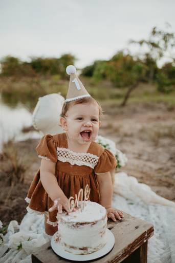 fotografo de bebes em campo grade, smash the cake, boho, smash the cake minimalista, ensaio externo, lago, ensai boho, smash com bolo branco, ensaio familia, ensaio pinterest, bebe camponesa, ensaio com margaridas, bebe com cestinha