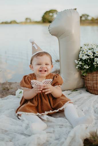 fotografo de bebes em campo grade, smash the cake, boho, smash the cake minimalista, ensaio externo, lago, ensai boho, smash com bolo branco, ensaio familia, ensaio pinterest, bebe camponesa, ensaio com margaridas, bebe com cestinha