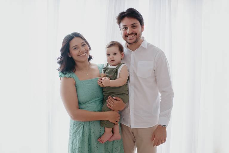 fotografo de bebes em campo grade, smash the cake, boho, smash the cake minimalista, ensaio externo, lago, ensai boho, smash com bolo branco, ensaio familia, ensaio pinterest, bebe camponesa, ensaio com margaridas, bebe com cestinha