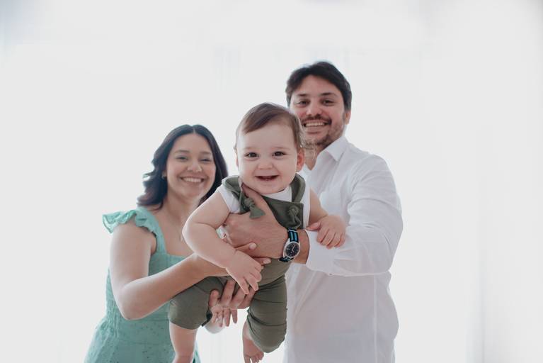 fotografo de bebes em campo grade, smash the cake, boho, smash the cake minimalista, ensaio externo, lago, ensai boho, smash com bolo branco, ensaio familia, ensaio pinterest, bebe camponesa, ensaio com margaridas, bebe com cestinha