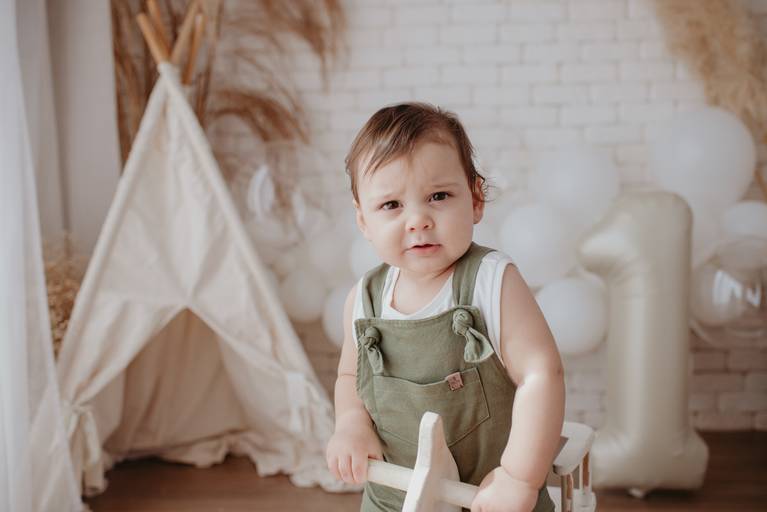 fotografo de bebes em campo grade, smash the cake, boho, smash the cake minimalista, ensaio externo, lago, ensai boho, smash com bolo branco, ensaio familia, ensaio pinterest, bebe camponesa, ensaio com margaridas, bebe com cestinha