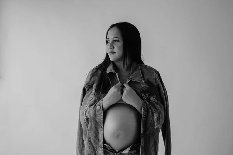 fotos de gestante; gravida no estudio; fotos de gravida no estudio; ensaio de gestante campo grande; campogrande; sessão de gestante no estudio; fotos criativas de gravida; fotografa campo grande; fotos criativas de gestante; gravidas campo grande; ensaio